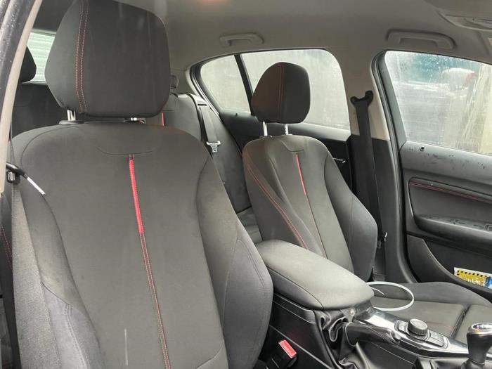 BMW 1 serie 116d 2.0 16V Samochód złomowany (2011, Czarny)