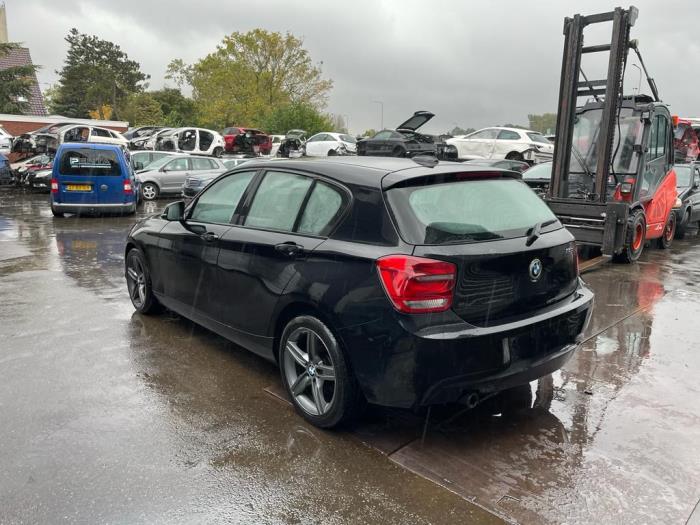 BMW 1 serie 116d 2.0 16V Samochód złomowany (2011, Czarny)