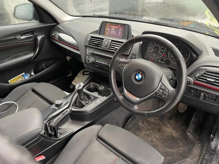 BMW 1 serie 116d 2.0 16V Samochód złomowany (2011, Czarny)