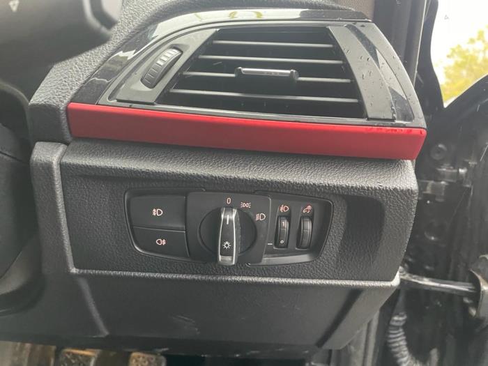 BMW 1 serie 116d 2.0 16V Samochód złomowany (2011, Czarny)