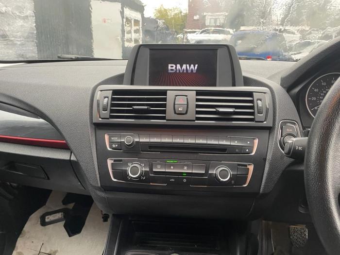 BMW 1 serie 116d 2.0 16V Samochód złomowany (2011, Czarny)