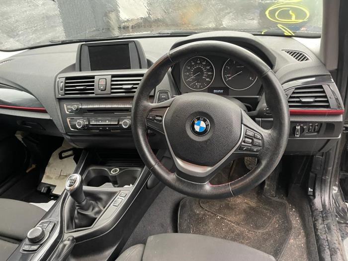 BMW 1 serie 116d 2.0 16V Samochód złomowany (2011, Czarny)