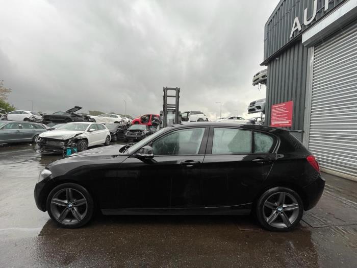 BMW 1 serie 116d 2.0 16V Samochód złomowany (2011, Czarny)
