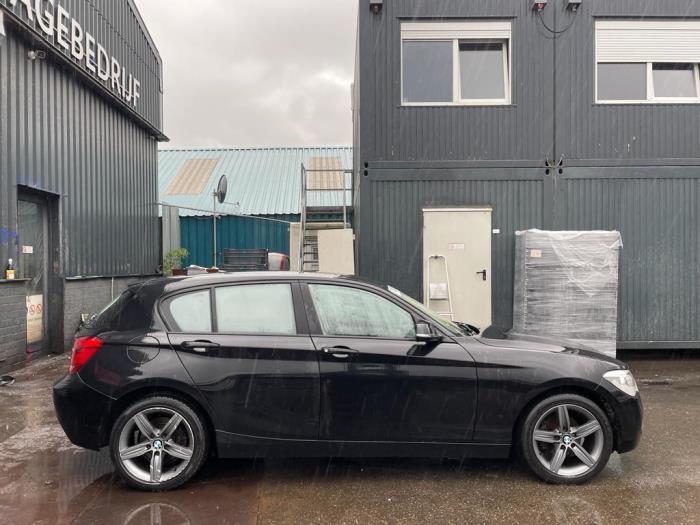 BMW 1 serie 116d 2.0 16V Samochód złomowany (2011, Czarny)