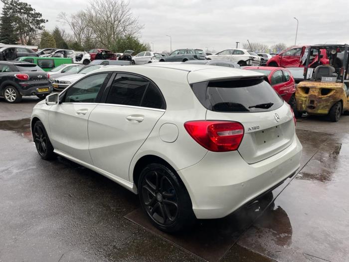 Mercedes A 1.6 A-180 16V Skrotfordon (2013, WIT)