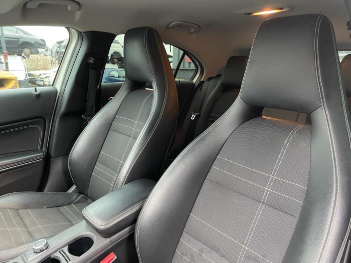 Mercedes A 1.6 A-180 16V Skrotfordon (2013, WIT)