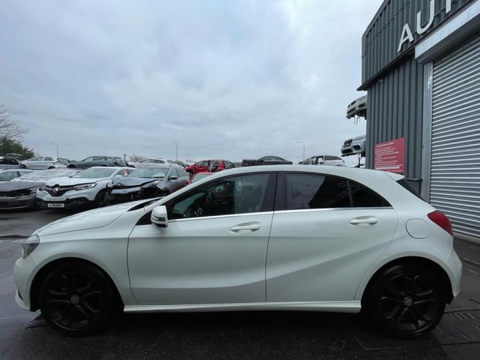 Mercedes A 1.6 A-180 16V Skrotfordon (2013, WIT)