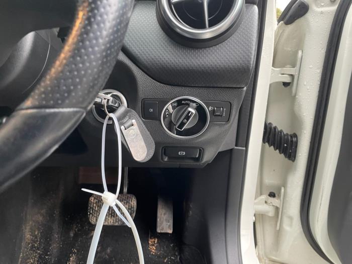 Mercedes A 1.6 A-180 16V Skrotfordon (2013, WIT)