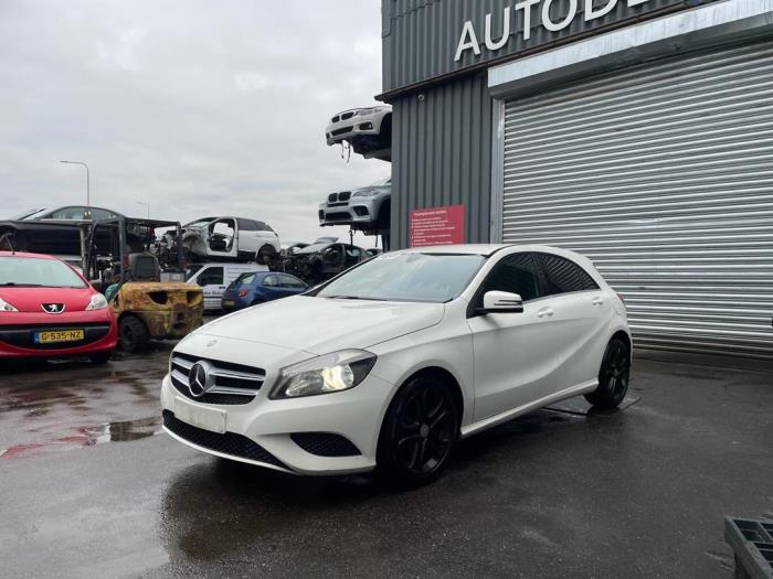 Mercedes A 1.6 A-180 16V Skrotfordon (2013, WIT)