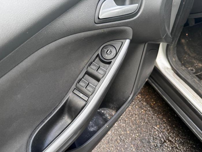 Ford Focus 3 Wagon 1.6 TDCi ECOnetic Sloopvoertuig (2013, Metallic, Zilvergrijs)