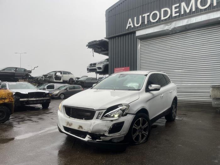 Volvo XC60 I 2.0 DRIVe 20V Sloopvoertuig (2011, Metallic, Wit)