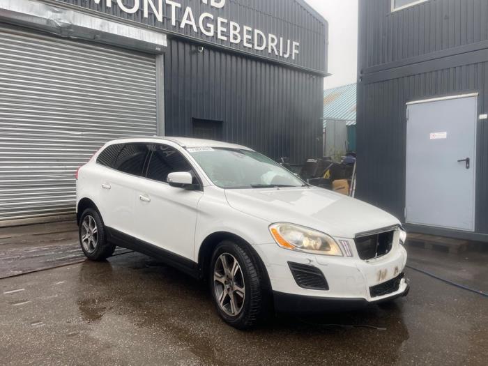 Volvo XC60 I 2.0 DRIVe 20V Sloopvoertuig (2011, Metallic, Wit)