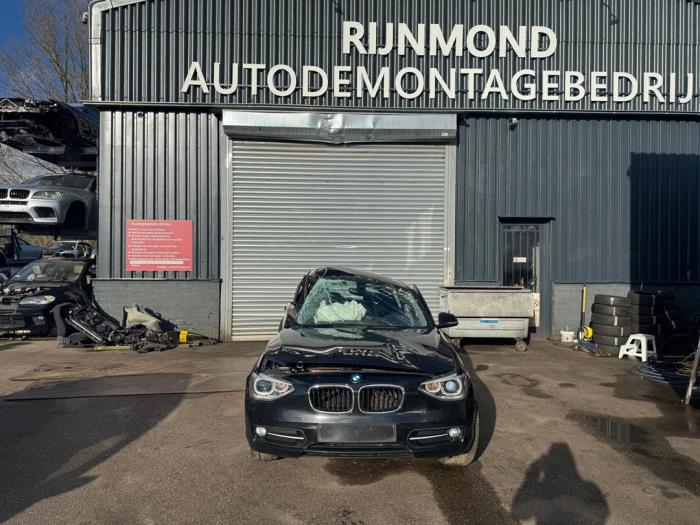 BMW 1 serie 114i 1.6 16V Samochód złomowany (2014, Czarny)