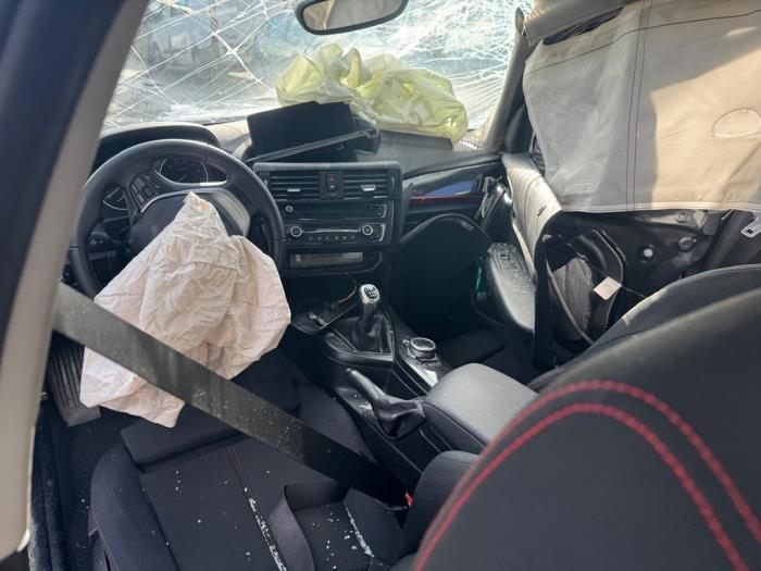 BMW 1 serie 114i 1.6 16V Samochód złomowany (2014, Czarny)