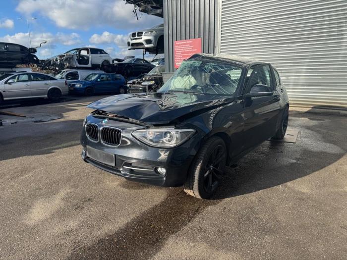 BMW 1 serie 114i 1.6 16V Samochód złomowany (2014, Czarny)