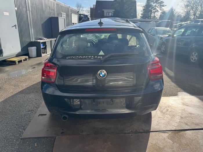 BMW 1 serie 114i 1.6 16V Samochód złomowany (2014, Czarny)