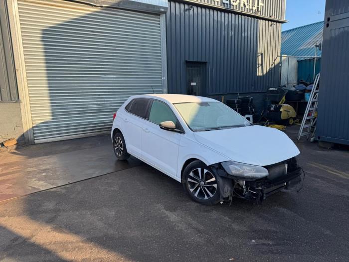 Volkswagen Polo VI 1.0 MPI 12V Salvage vehicle (2020, White)