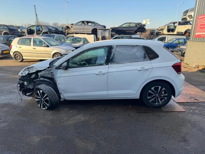 Volkswagen Polo VI 1.0 MPI 12V Salvage vehicle (2020, White)