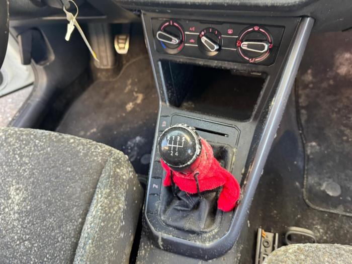 Volkswagen Polo VI 1.0 MPI 12V Salvage vehicle (2020, White)