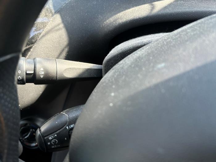 Peugeot 208 I 1.2 Vti 12V PureTech 82 Skrotfordon (2012, ROOD METALLIC ROOD)