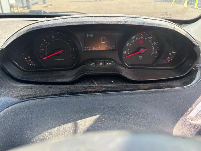 Peugeot 208 I 1.2 Vti 12V PureTech 82 Skrotfordon (2012, ROOD METALLIC ROOD)