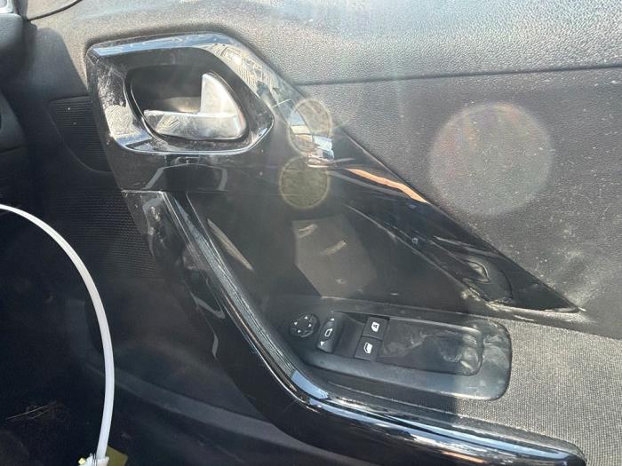 Peugeot 208 I 1.2 Vti 12V PureTech 82 Skrotfordon (2012, ROOD METALLIC ROOD)