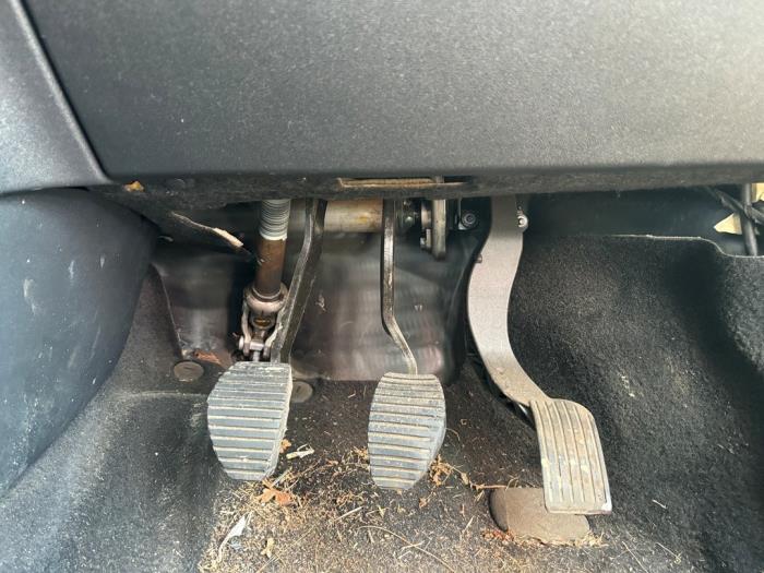 Peugeot 208 I 1.2 Vti 12V PureTech 82 Skrotfordon (2012, ROOD METALLIC ROOD)