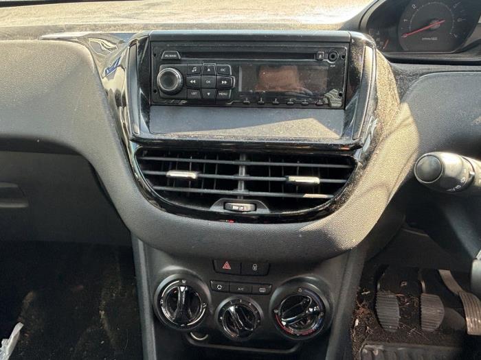 Peugeot 208 I 1.2 Vti 12V PureTech 82 Skrotfordon (2012, ROOD METALLIC ROOD)