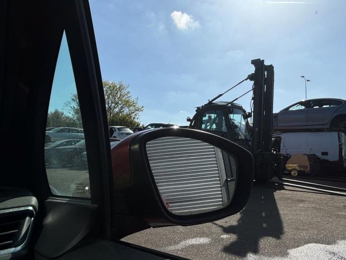 Peugeot 208 I 1.2 Vti 12V PureTech 82 Skrotfordon (2012, ROOD METALLIC ROOD)