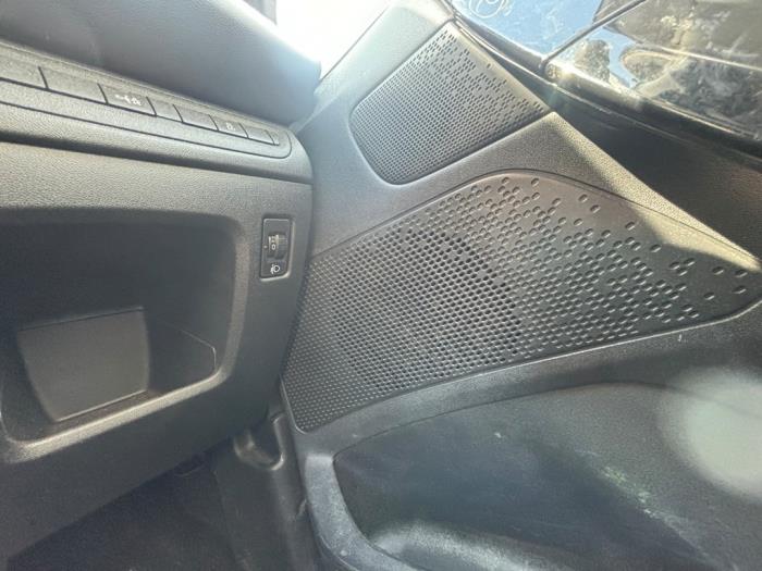 Peugeot 208 I 1.2 Vti 12V PureTech 82 Skrotfordon (2012, ROOD METALLIC ROOD)