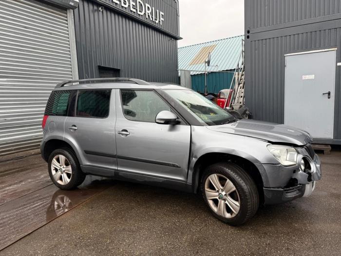 Skoda Yeti 1.2 TSI 16V Schrottauto (2011, Dunkel, Silbergrau)