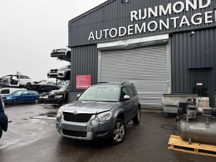 Skoda Yeti 1.2 TSI 16V Schrottauto (2011, Dunkel, Silbergrau)