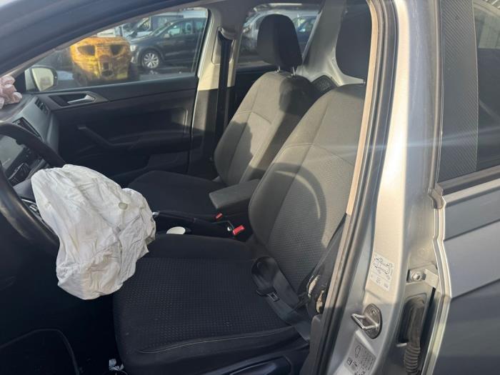 Volkswagen Polo VI 1.0 MPI 12V Skrotfordon (2020, GRIJS)