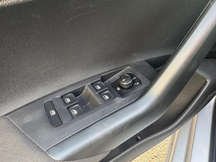 Volkswagen Polo VI 1.0 MPI 12V Skrotfordon (2020, GRIJS)