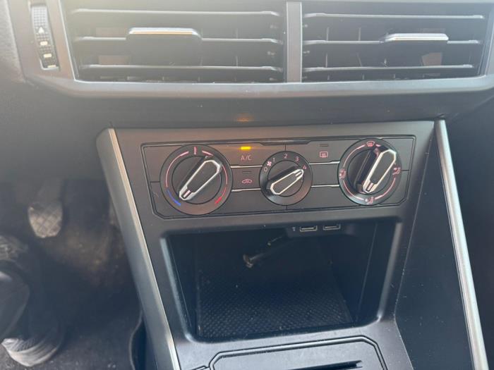 Volkswagen Polo VI 1.0 MPI 12V Skrotfordon (2020, GRIJS)