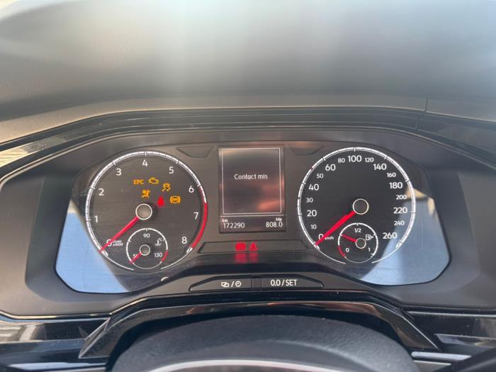 Volkswagen Polo VI 1.0 MPI 12V Skrotfordon (2020, GRIJS)