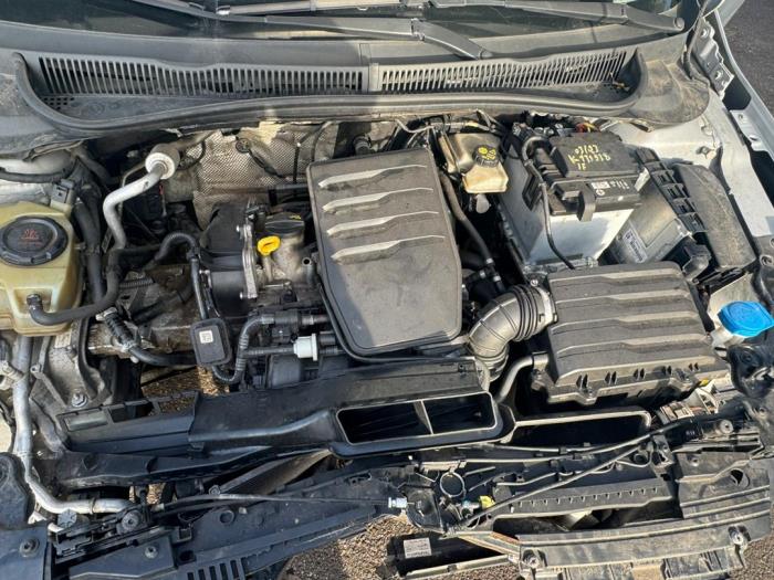 Volkswagen Polo VI 1.0 MPI 12V Skrotfordon (2020, GRIJS)