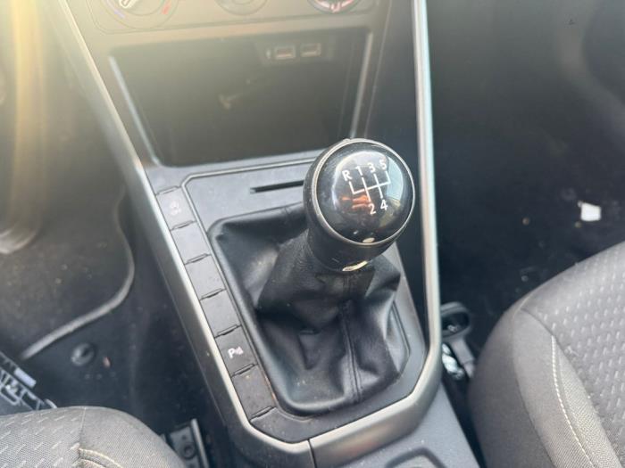 Volkswagen Polo VI 1.0 MPI 12V Skrotfordon (2020, GRIJS)