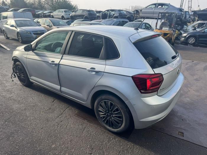 Volkswagen Polo VI 1.0 MPI 12V Skrotfordon (2020, GRIJS)