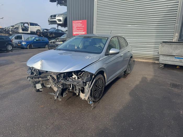 Volkswagen Polo VI 1.0 MPI 12V Skrotfordon (2020, GRIJS)