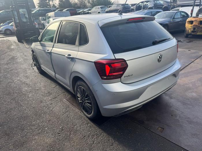 Volkswagen Polo VI 1.0 MPI 12V Skrotfordon (2020, GRIJS)
