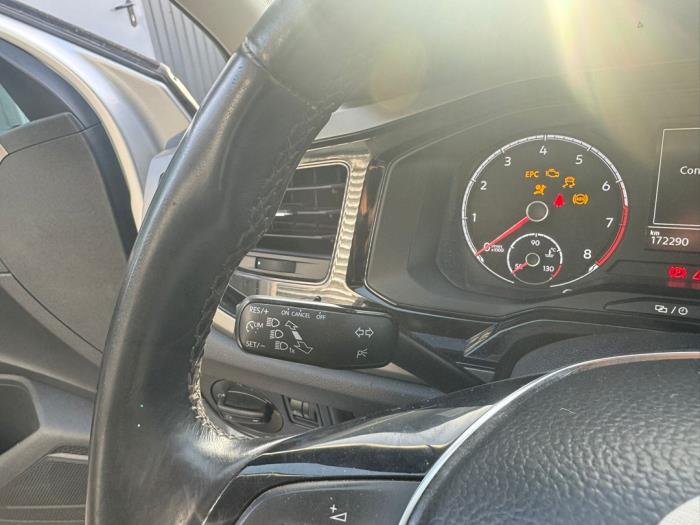 Volkswagen Polo VI 1.0 MPI 12V Skrotfordon (2020, GRIJS)