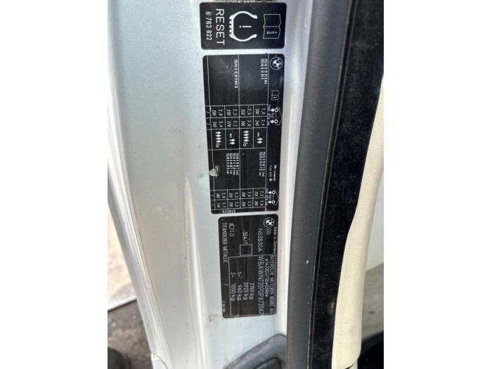 BMW 3 serie 330i 24V Skrotfordon (2007, GRIJS METALLIC ZILVERGRIJS ZILVERGRIJS)