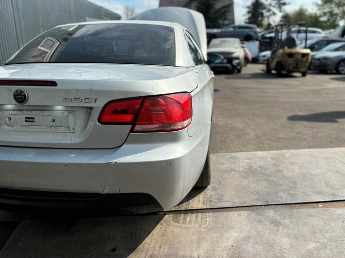 BMW 3 serie 330i 24V Skrotfordon (2007, GRIJS METALLIC ZILVERGRIJS ZILVERGRIJS)