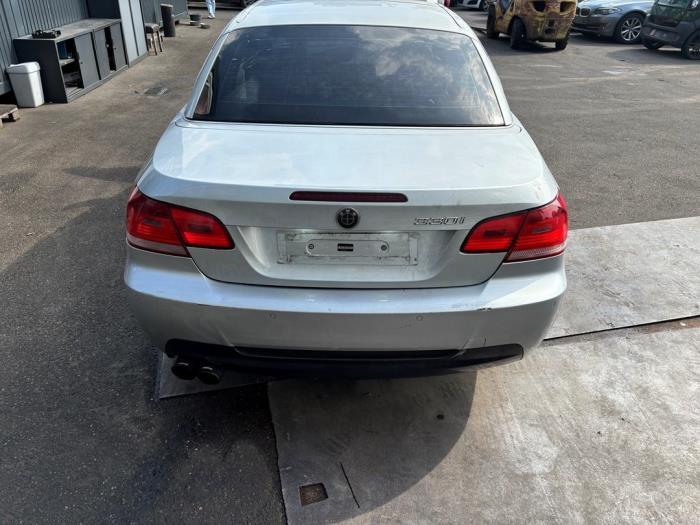 BMW 3 serie 330i 24V Skrotfordon (2007, GRIJS METALLIC ZILVERGRIJS ZILVERGRIJS)