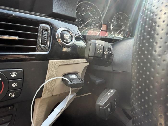 BMW 3 serie 330i 24V Skrotfordon (2007, GRIJS METALLIC ZILVERGRIJS ZILVERGRIJS)