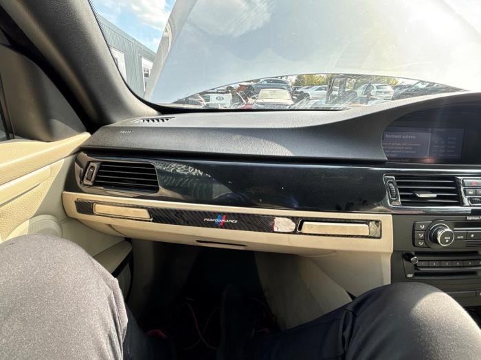 BMW 3 serie 330i 24V Skrotfordon (2007, GRIJS METALLIC ZILVERGRIJS ZILVERGRIJS)