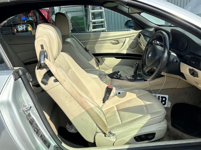 BMW 3 serie 330i 24V Skrotfordon (2007, GRIJS METALLIC ZILVERGRIJS ZILVERGRIJS)