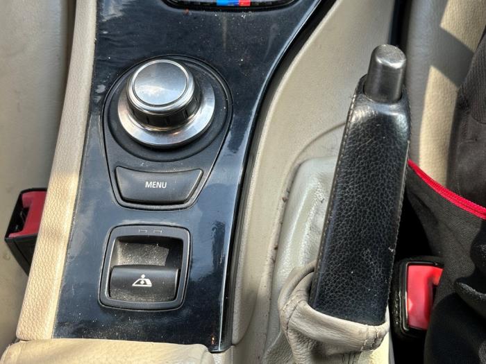 BMW 3 serie 330i 24V Skrotfordon (2007, GRIJS METALLIC ZILVERGRIJS ZILVERGRIJS)