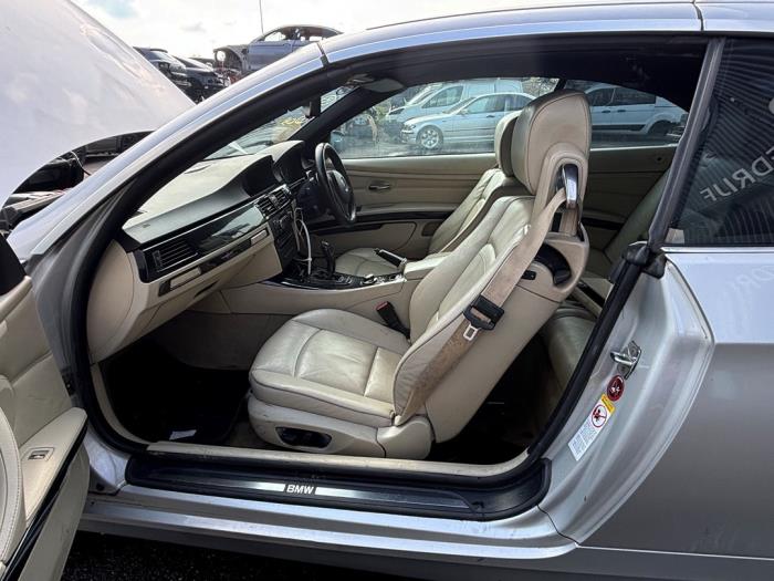 BMW 3 serie 330i 24V Skrotfordon (2007, GRIJS METALLIC ZILVERGRIJS ZILVERGRIJS)